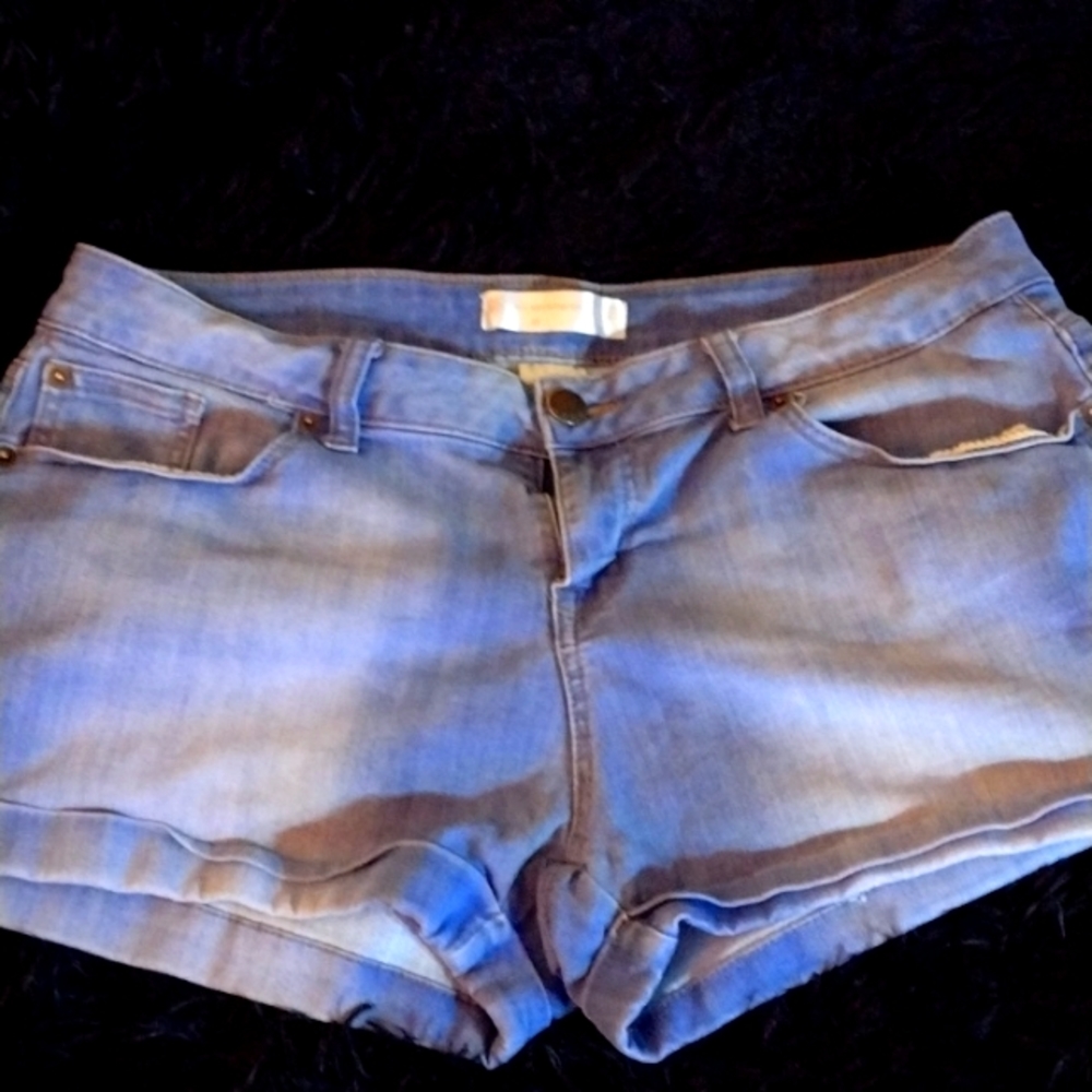 No boundaries stretchy jean shorts